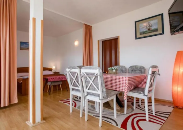 Marjetka Charming Apartman Rab Town